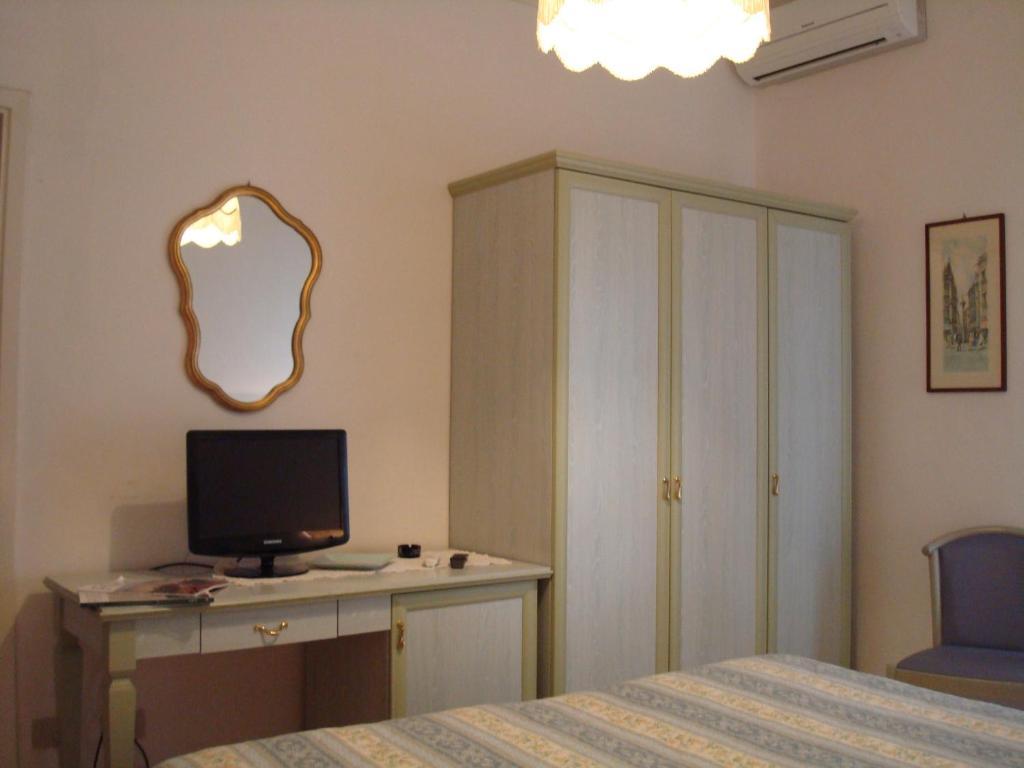 Hotel Villa Rona Форте-дей-Мармі Номер фото